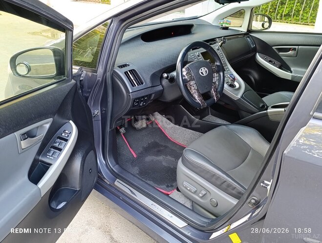 Toyota Prius-8