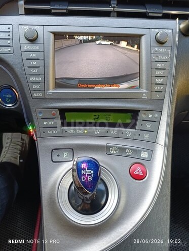 Toyota Prius-12