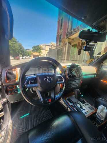 Toyota Land Cruiser-7