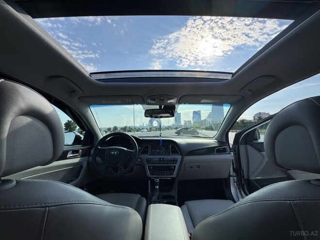 Hyundai Sonata-12