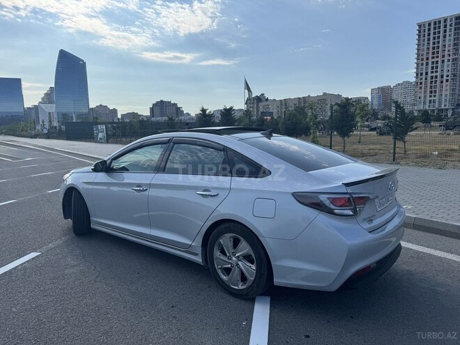 Hyundai Sonata-4