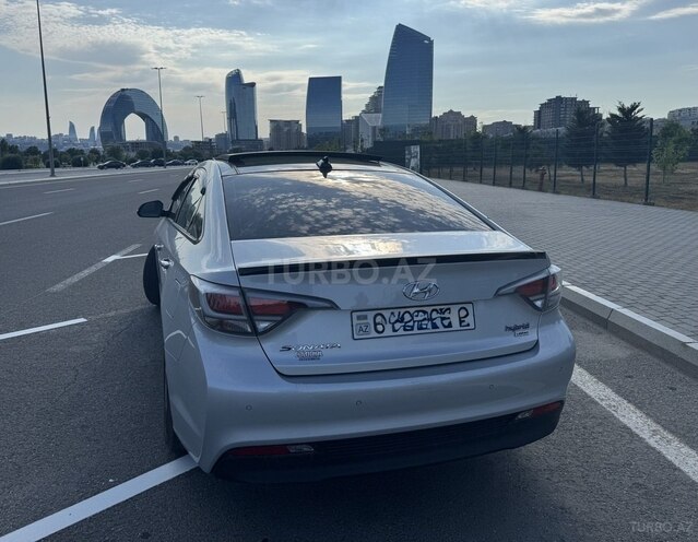 Hyundai Sonata-5