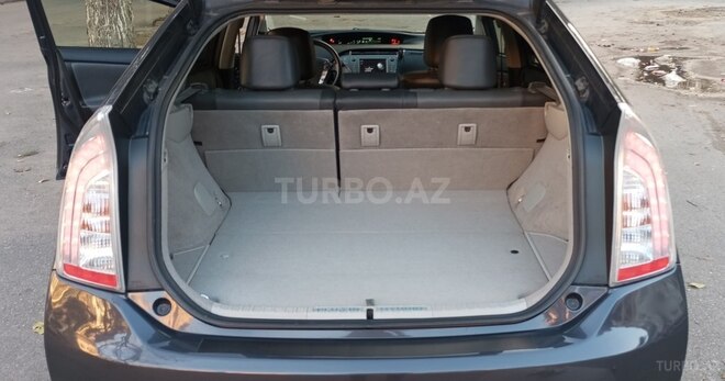 Toyota Prius-18