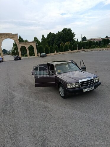 Mercedes 190-1