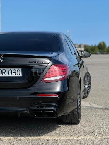 Mercedes E 220 d-8