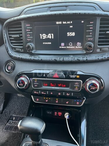 Kia Sorento-13