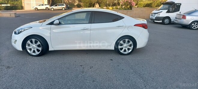 Hyundai Elantra-3