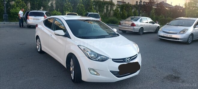 Hyundai Elantra-2