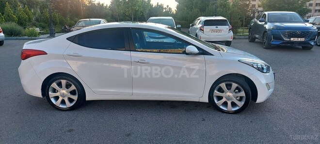 Hyundai Elantra-4