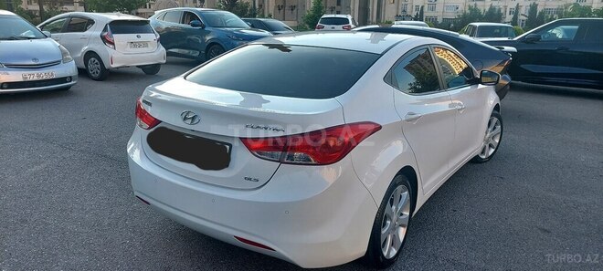 Hyundai Elantra-6