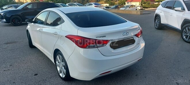 Hyundai Elantra-5
