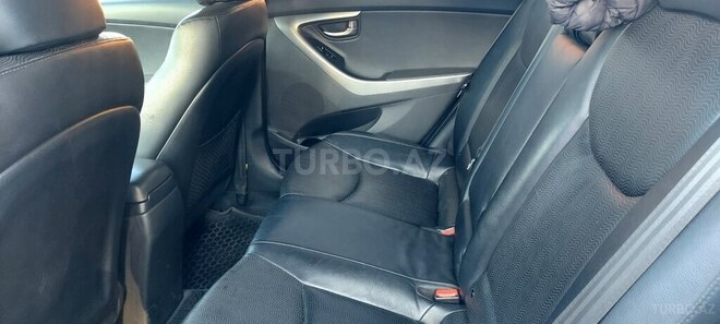 Hyundai Elantra-9