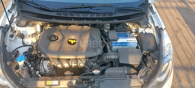 Hyundai Elantra-8
