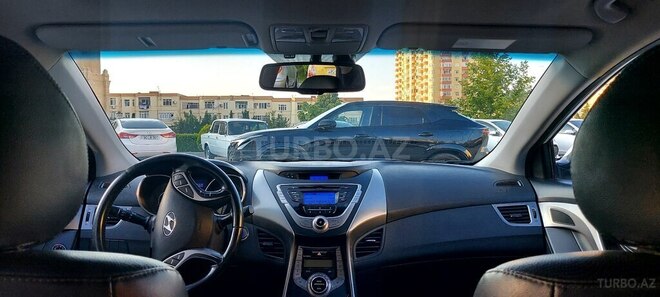 Hyundai Elantra-10