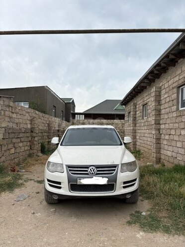 Volkswagen Touareg-1