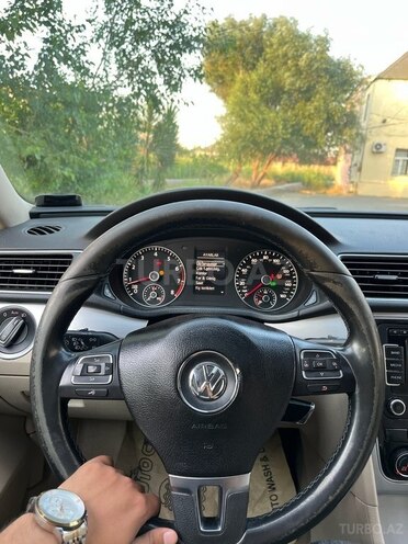 Volkswagen Passat-11