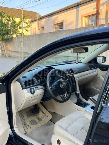 Volkswagen Passat-8