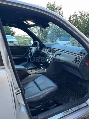 Mercedes E 240-6