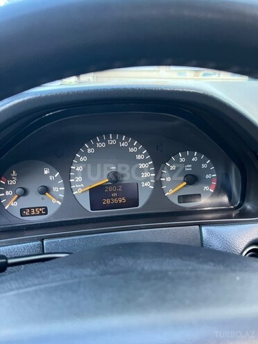 Mercedes E 240-11