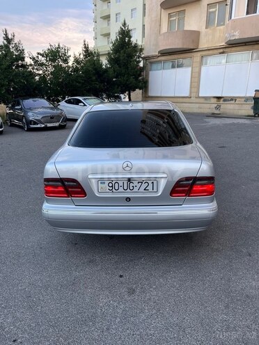 Mercedes E 240-3