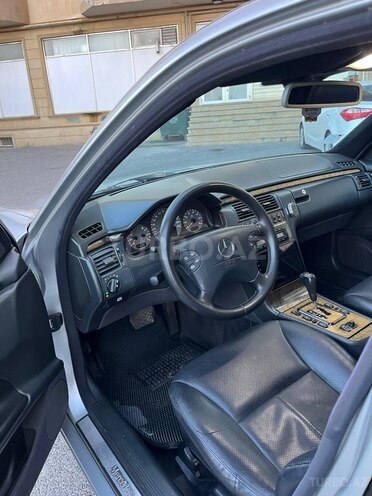 Mercedes E 240-10