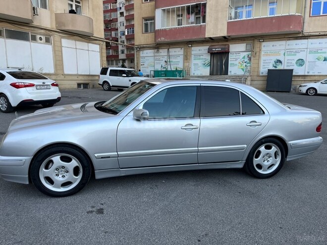 Mercedes E 240-2