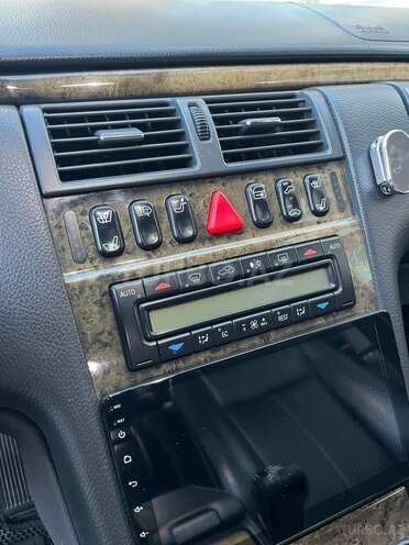 Mercedes E 240-12