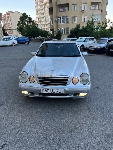 Mercedes E 240-1