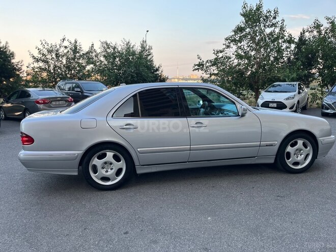 Mercedes E 240-4