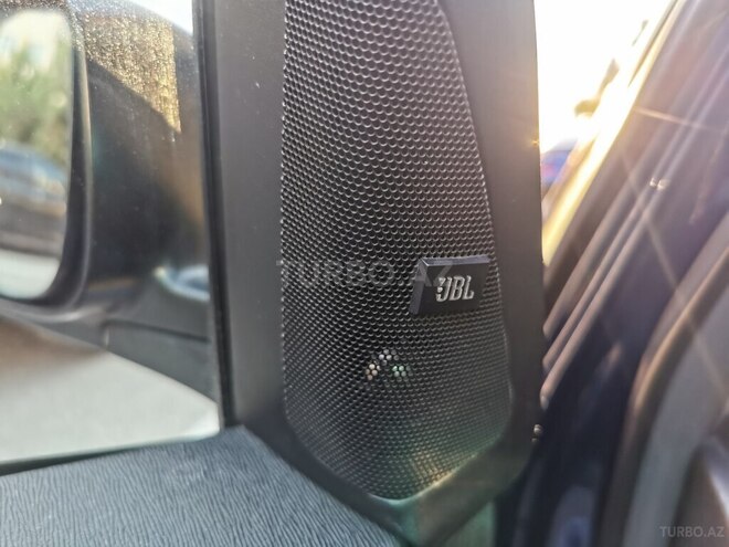 Toyota Prius-13
