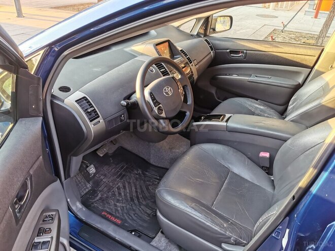 Toyota Prius-12