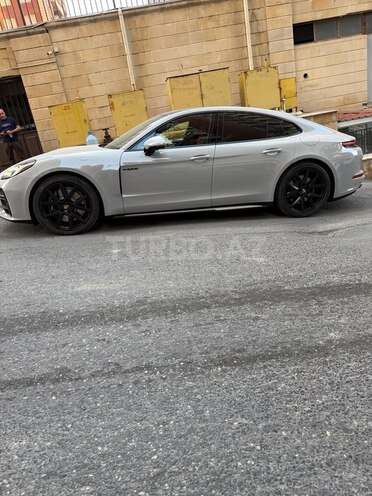 Porsche Panamera 4 E-Hybrid-4