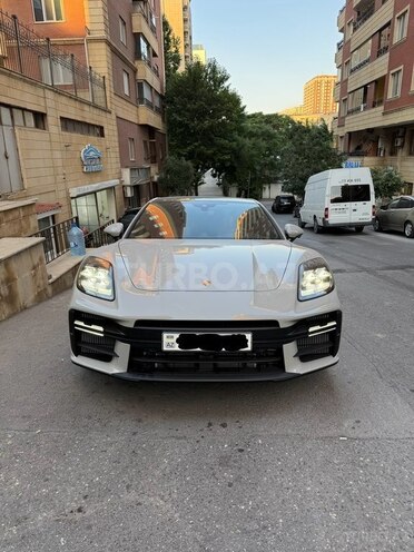 Porsche Panamera 4 E-Hybrid-1