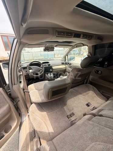 Mitsubishi Chariot Grandis-5