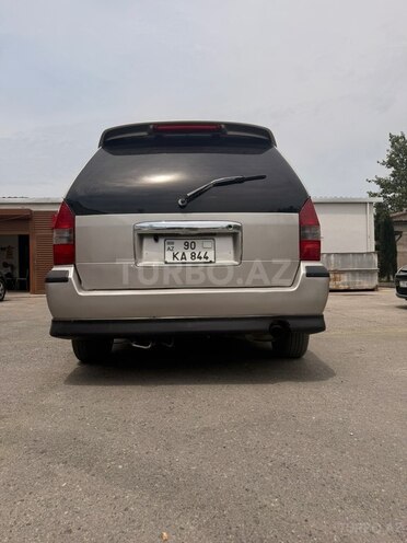 Mitsubishi Chariot Grandis-4