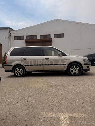Mitsubishi Chariot Grandis-3