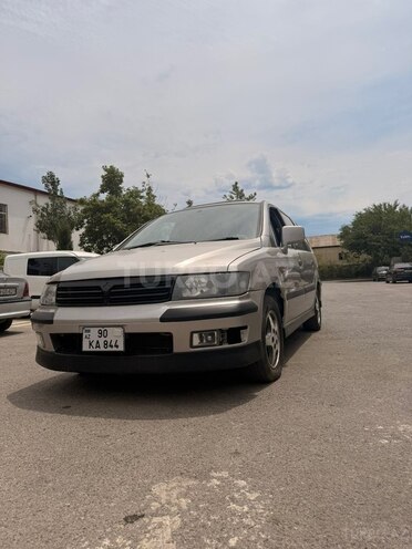 Mitsubishi Chariot Grandis-1