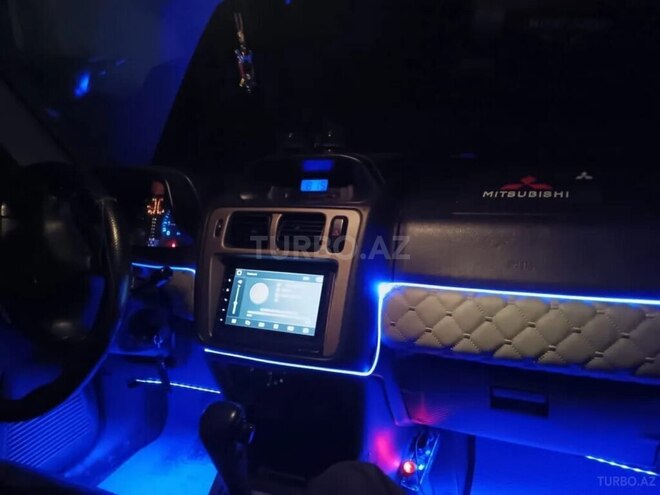 Mitsubishi Pajero io-4