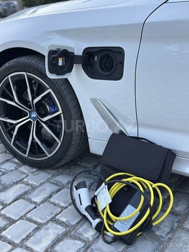 BMW 530e-20