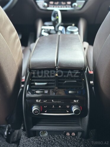 BMW 530e-12