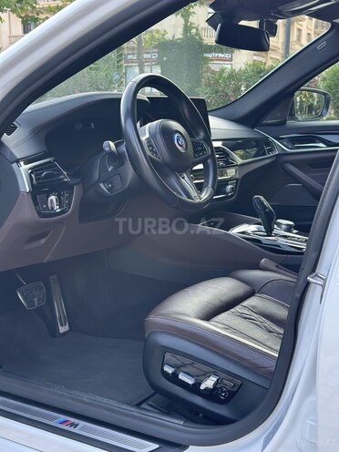 BMW 530e-15