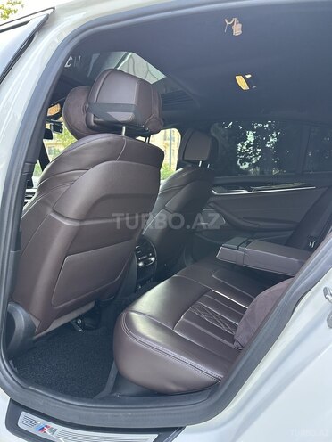 BMW 530e-11