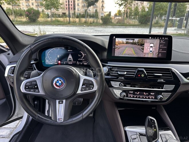 BMW 530e-21
