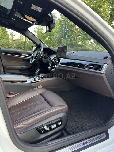 BMW 530e-18