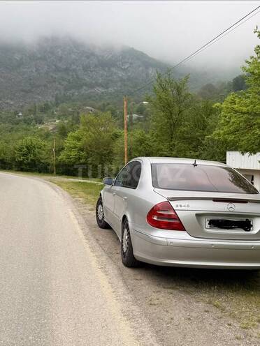 Mercedes E 240-4