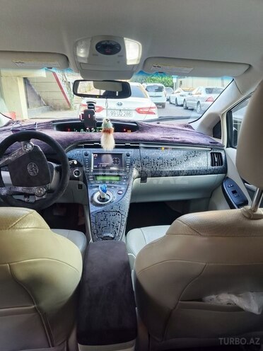Toyota Prius-11