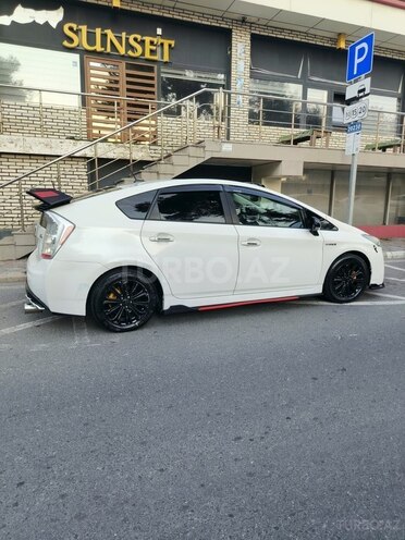 Toyota Prius-4