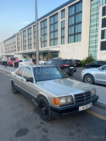 Mercedes 190-1