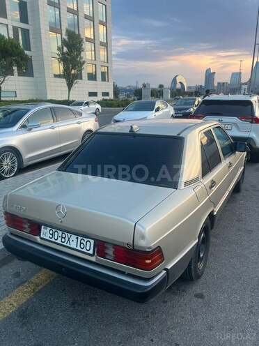 Mercedes 190-4