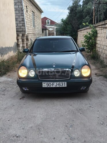 Mercedes E 200-1